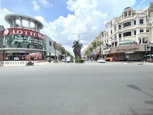 mặt tiền phan văn trị 5x20 ,1 trệt 4 lầu ,vị trí đẹp , sổ hồng riêng-sở hữu lâu dài giá 29,5tỷ