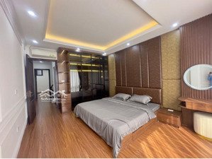 nhà đẹp ở ngay , ngõ thông , 50m chỉ 9 tỷ , 10m ra oto chạy , bán gấp