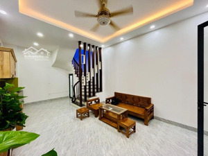 nhà đẹp lô góc hai mặt thoáng ngõ thịnh quang diện tích 32m, 5 tầng, mặt tiền 4.2m, 9.1 tỷ đống đa