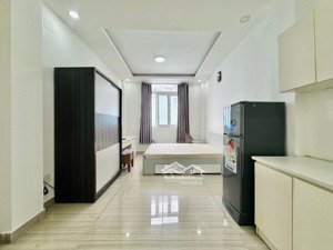 phòng ngay mặt tiền - thang máy - cửa sổ trời | siêu gần các đại học quận 10 - quận 5