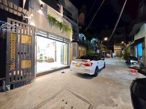 nhà ngay megamarket-4x20(2 tầng) siêu xinh-ô tô tránh m, ngủ nhà-full nội thất-hơn 6tỷ