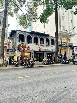 bán nhà góc 2 mặt tiền nguyễn văn trỗi, dt: 11x10m 2 lầu, hđt: 80 tr/tháng - giá bán: 37 tỷ tl