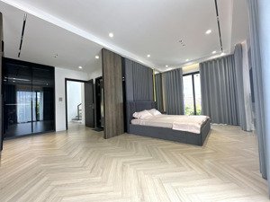 biệt thự nhà vườn long biên 80m 5 tầng 2x tỷ gara thang máy lô góc mặt chính ngõ