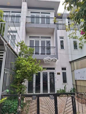 bán gấp nhà phố 85m2, thiết kế 1 trệt 2 lầu, 4pn và 3wc, sổ hồng riêng, hỗ trợ vay 3 bên