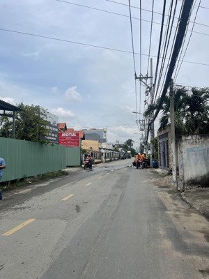 bán đất 2 mặt hẻm tiếp giáp đường trước sau ngang 30m, dài 42m vuông vức full thổ