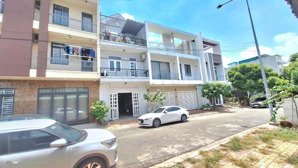 tôi là chủ nhà, cần bán căn nhà mt đường số 3, dt 10x16m, 4 tầng, 6pn 7wc, có thể mở rộng 16pn 17wc