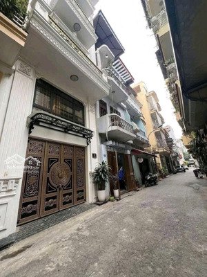 cần bán gấp nhà cổ linh chỉ hơn 5 tỉ, ở luôn, 1 nhà ra ô tô