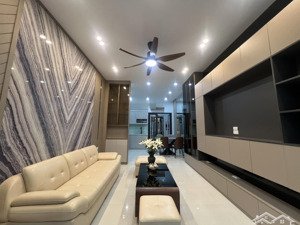 hơn 12 tỷ nhà 5 tầng (52m2) thang máy, full nội thất, bồ đề long biên