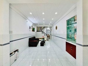 nhà cách mtđ nguyễn tri phương, an bình, dĩ an hiện đang được cho thuê 10tr/ tháng cách vincom 5p.