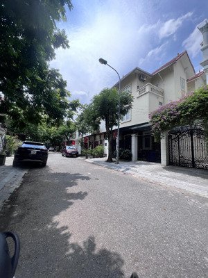 biệt thự làng việt kiều châu âu, 155m2, đối diện công viên, trục kinh doanh sầm uất, giá tốt