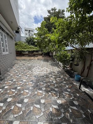 biệt thự sân vườn - hơn 400m2 (15x30) - 3tầng 5pn - gần ngã tư thủ đức - kdc văn minh