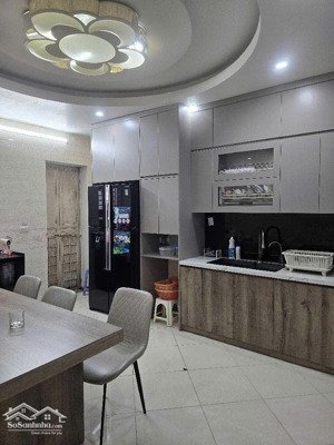 - bán nhà mặt đường trường chinh, thanh xuân, siêu đẹp, 430m2, 185 tỷ