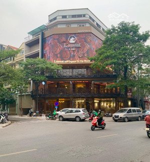 cho thuê gấp nhà mặt phố trung hòa, lô góc rộng ~30m, được thiết kế 300m2 x 5 tầng, siêu vip.