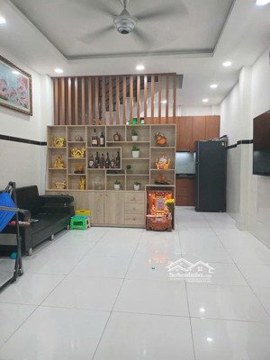 hơn 5 tỷ có nhà đẹp đúc 3.5 tấm hẻm 4m ngay khu chợ vải phú thọ hòa q. tân phú