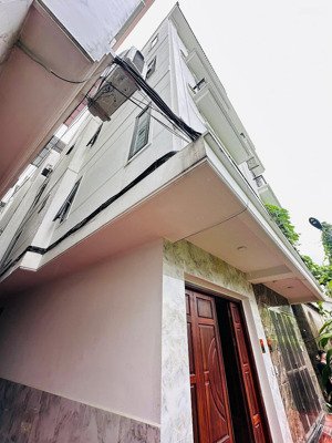 siêu hiếm, nhà lai xá, 30m2, 5 tầng, 10m ra ô tô đỗ, gần mặt phố- v.đ 3.5, sẵn về ở, cho thuê.