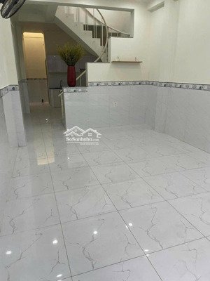 cho thuê nhà hẻm 922 cmt8, 3.6x12m, 1 lầu, sạch đẹp ở liền