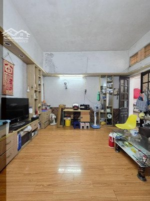 bán nhà đội cấn trung tâm ba đình cổng vị sổ đỏ chính chủ giá: 5.5 tỷ