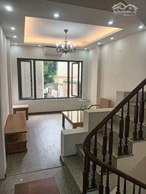 bán nhà phạm văn đồng _ đường thông ô tô _ dt 40m, 4 tầng, giá chào 10,5 tỷ.