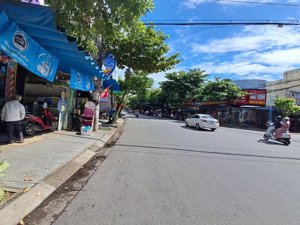 duy nhất 1 lô biệt thự 320m - 2 mặt tiền ngang 10m - gần chợ lệ trạch - giá chỉ 1tyxxx