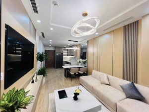 em cần bán căn hộ 3 ngủ 81,7m giá 7,1 tỷ bao toàn bộ thuế phí. lh 