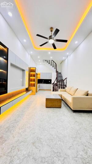 Bán nhà Khương Hạ vài bước ô tô tránh sát hồ điều hòa nhà đẹp vuông vắn full nội thất 39m 5 tầng giá 8.55 tỷ ( có gia lộc ) .