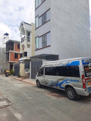 còn 4 nền đủ hướng - hẻm 7m, sổ sẵn, giá chỉ 3tỷ3 cho khách chọn ạ