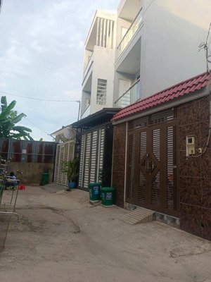 bán nhà 3 tầng xe hơi ngủ trong nhà chỉ 4,3 tỷ - 62m2( 4.1x15)