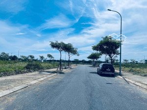 bán lô fpt sát căn hộ fpt plaza 1 đối lưng với đường hoàng minh thắng, lô 2 mặt tiền