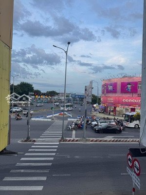 mặt tiền vip kế ngã tư tôn đức thắng