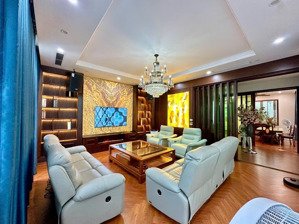 cho thuê biệt thự long biên, có thang máy, bể bơi, full gần trưởng pháp. giá 60tr lh: 