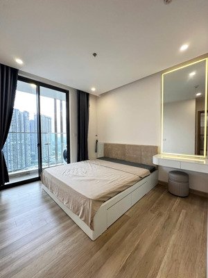 cần bán căn hộ 2pn 2wc 63m2 đủ đồ view btđ toà sol forest 1 ecopark.hl ạ