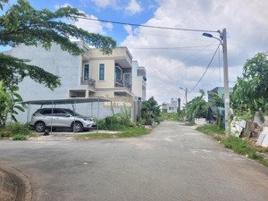 1 lô duy nhất giá tốt,4tỷ250/83m,thổ cư, ngang 6.4m, 1/ đường long thuận, q9 cũ, cách vinhomes 2km