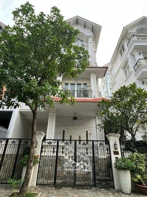 cho thuê bt đẳng cấp tại him lam kênh tẻ, 80 triệu, 200m2, 4pn, 5wc, nhiều tiện ích