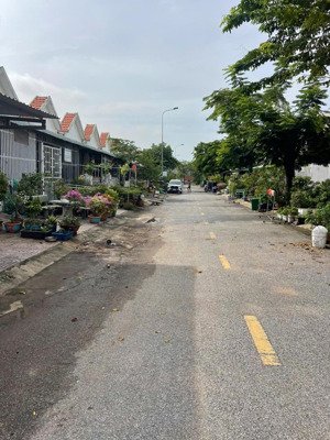 cần bán căn nhà gác lửng sổ hoàn công nhà cấp 3 tại khu đô thị long hưng city