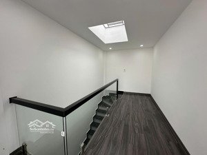 chủ gửi bán căn nhà mặt đường trại lẻ