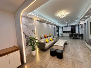 cần bán căn hoa hậu 3 ngủ cc sky city- 88 láng hạ, full đồ,dt 140m, giá 15 tỷ, sổ đỏ, bc đông nam.