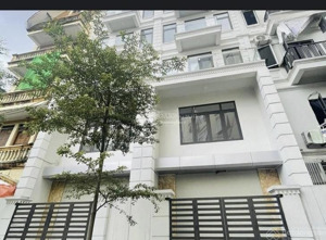 đẹp cạn lời! ngọc khánh, khu phân lô ô tô tránh vỉa hè, thang máy, văn phòng hay ở chất. 85m2*5t