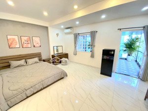 studio 59m2 ban công, sân vườn cực rộng ngay toà nhà viettel, vòng xoay dân chủ chỉ 10 triệu