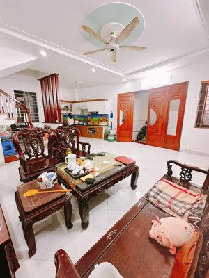 bán nhà ngô thì nhậm la khê hà đông, ô tô vào nhà tránh đỗ gần nhà dt63m2 giá chỉ hơn 11 tỷ