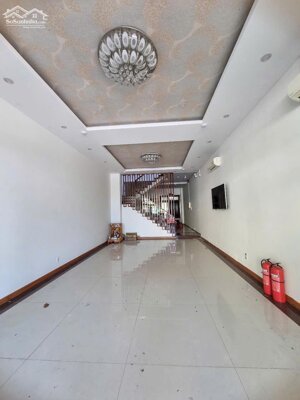 Cho thuê nhà 4 tầng Nguyễn Hữu Thọ