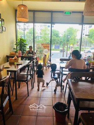 bán cắt lỗ 3 tỷ: 2 căn shop đập thông hơn 150m2 có sổ vị trí mặt sảnh đường trung tâm hđt 85-90tr