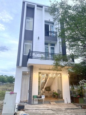 cho thuê nhà 5 phòng ngủ có nội thất gần bến xe phía bắc nha trang giá 10.5 triệu/tháng