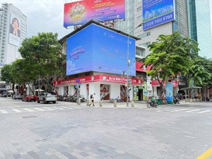 cho thuê nhà góc 2 mặt tiền 1.200m2, số 12 nguyễn huệ, quận 1, dt: 25x30m, trêt, 1 lầu, trống suốt.