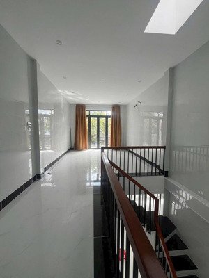 cho thuê nhà mặt tiền mới 100% đường lý tự trọng giá dưới 20 triệu