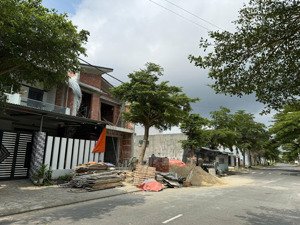 chính chủ cần bán 122.5m2 giá 2.85 tỷ giáp fpt gần chợ giá 2.85 tỷ