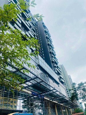 chính chủ cần bán căn hộ 2pn ban công đông nam tầng đẹp chung cư 93 láng hạ