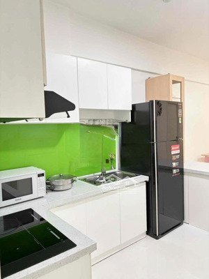 cần cho thuê cc summer sqủae dt 50m2 1pn 1wc full nt giá chit 7.5tr/th lh :0779072306