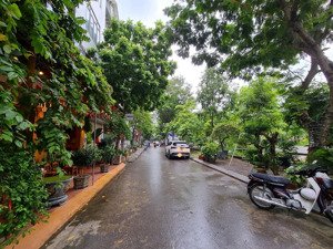 cho thuê nhà liền kề khu dịch vụ hàng bè.mậu lương.kiến hưng.ngay xala.
dt55m 3 tầng