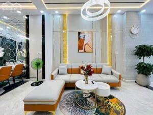 Bán nhà giá 2tỷ7 HXH 8m ở Tô Hiến Thành, Q. 10, 42,8 m2, 4PN, 3WC, SHR, CC trong ngày