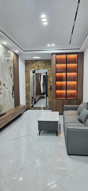 bán nhà xuân thuỷ - ngay ngã tư mai dịch